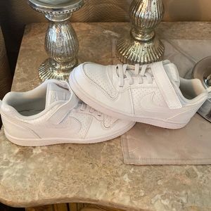 Nike Court Borough Low 2 Boys Sneakers!